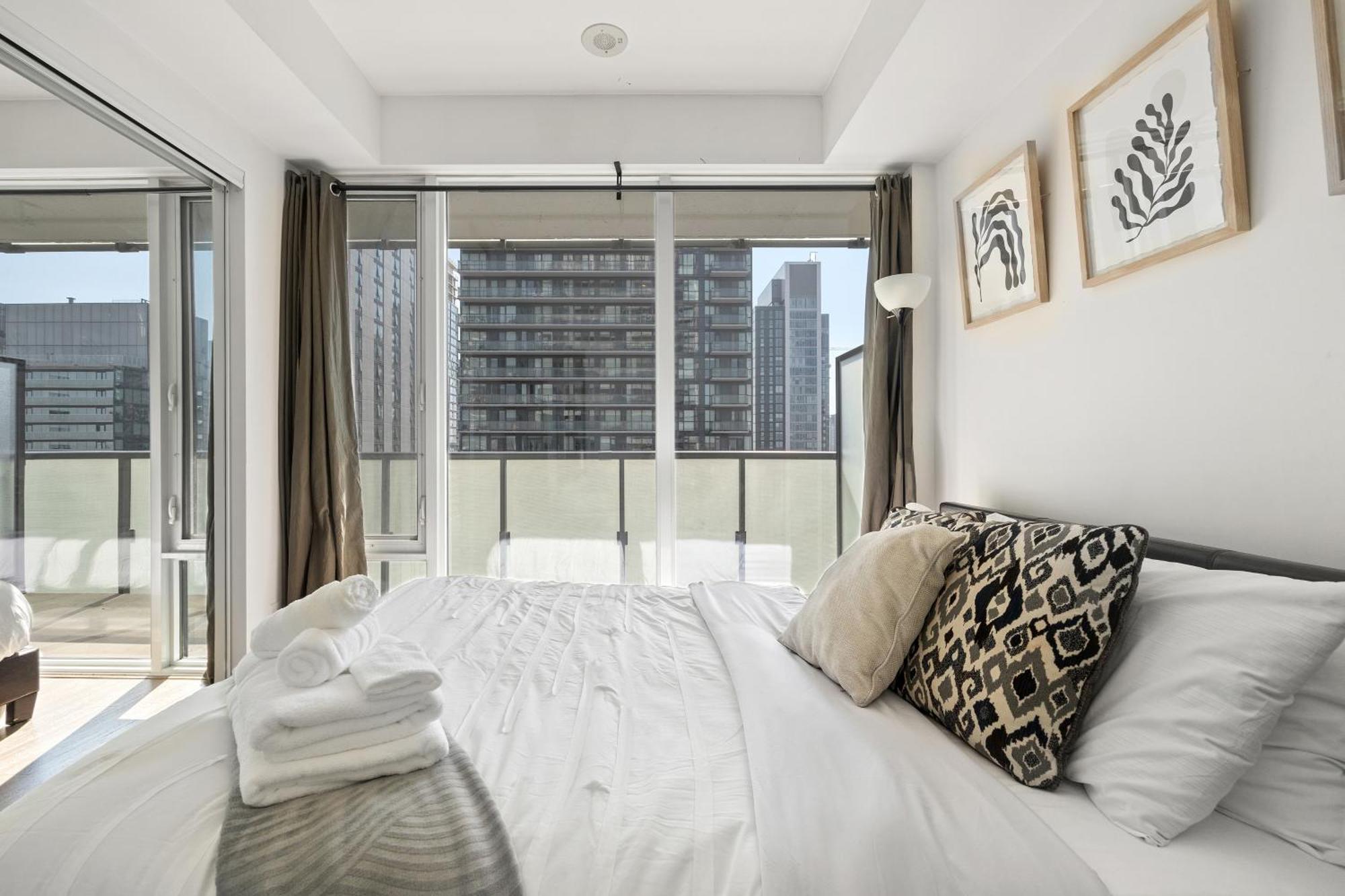 Downtown Toronto Condos Exterior photo